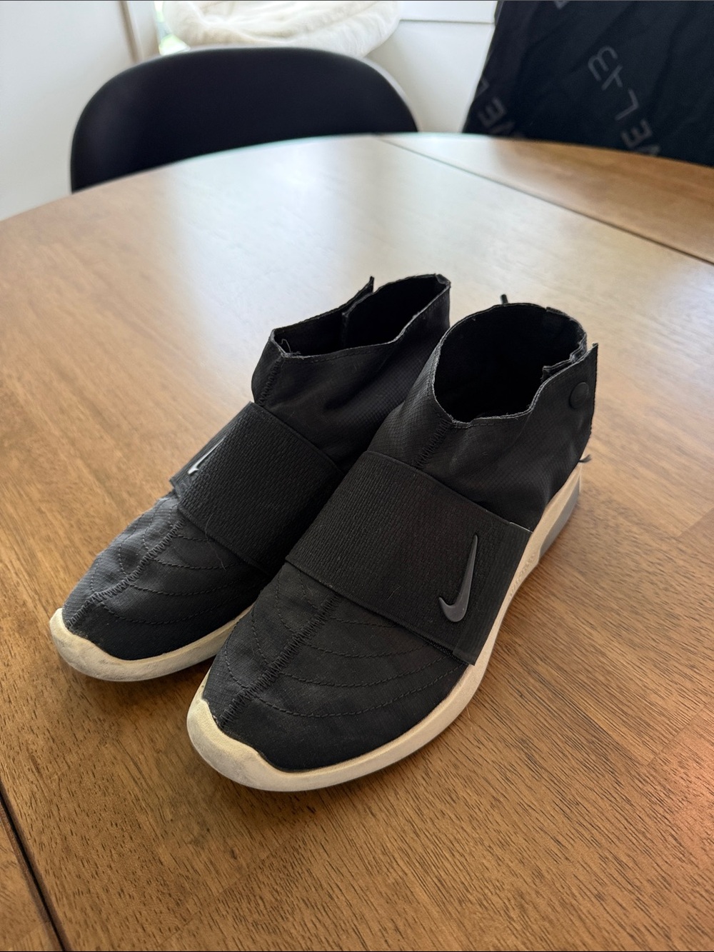 Womens Black Travis Scott Slip-On Mid-Top Sneakers with White Sole